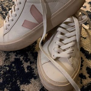 VEJA WOMENS SNEAKERS